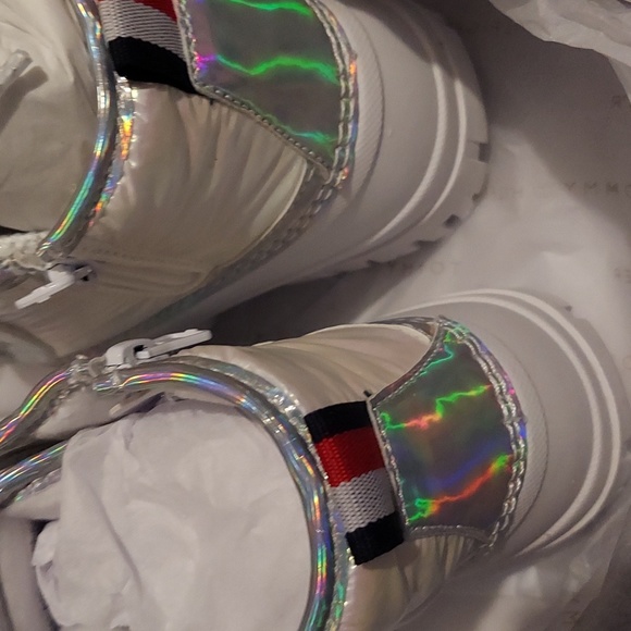 Tommy Hilfiger Kids Danni (Little Kid/Big Kid) (White Iridescent) Girl's Shoes - Picture 8 of 9